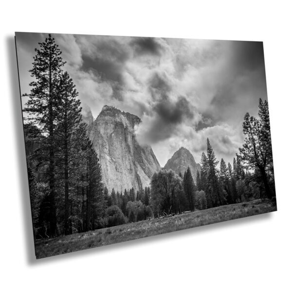 A black and white photo of the mountains in yosemite.
